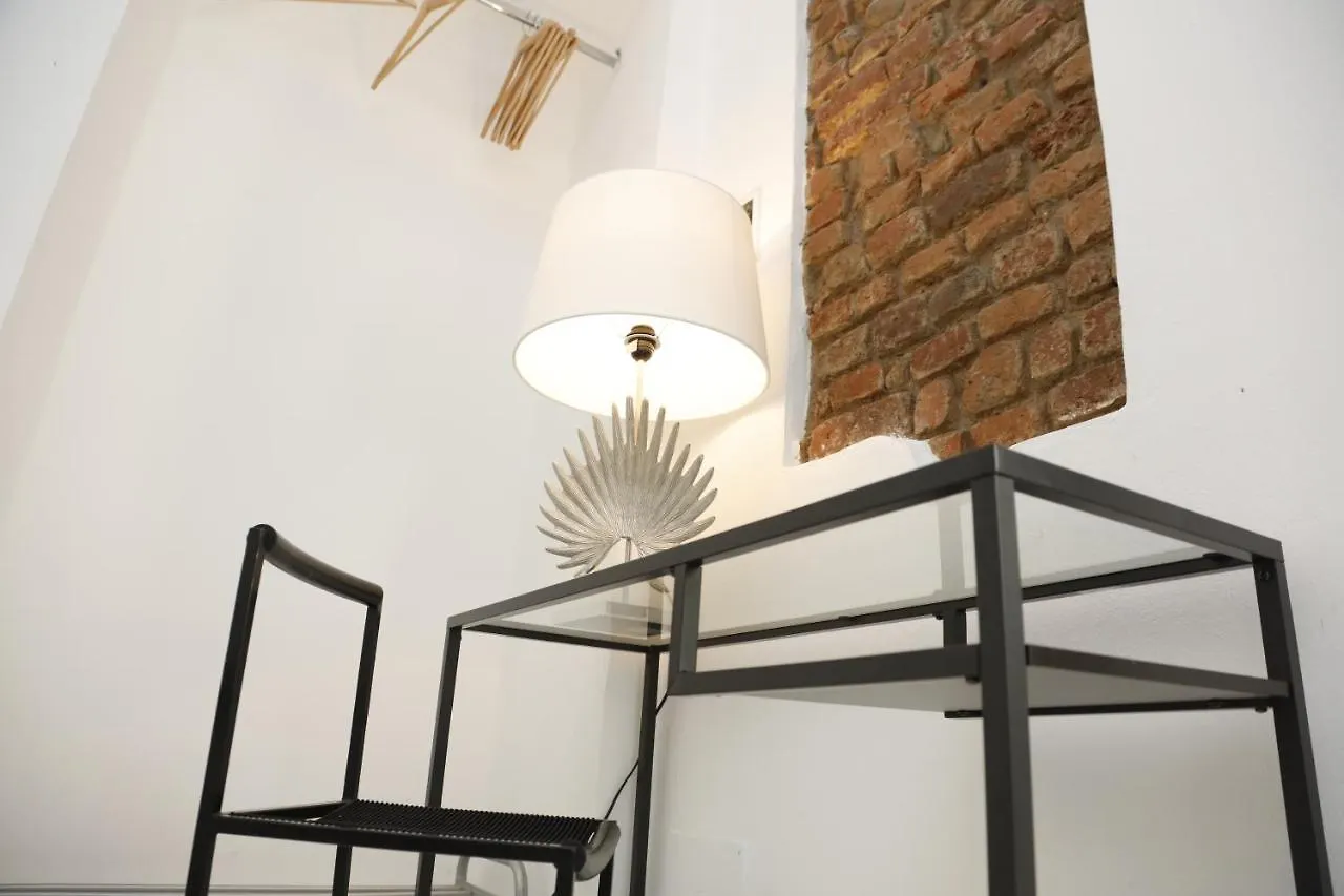 Dhomes - Apartments And Rooms Milan 0*,